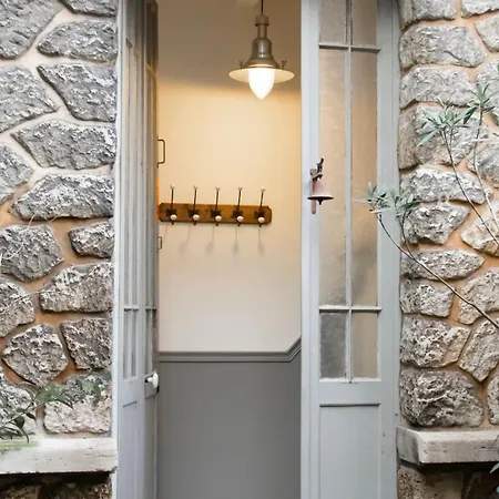 Dom wakacyjny Beautiful House Hyper Centre - 8 Pers - Patio - Wifi Reims